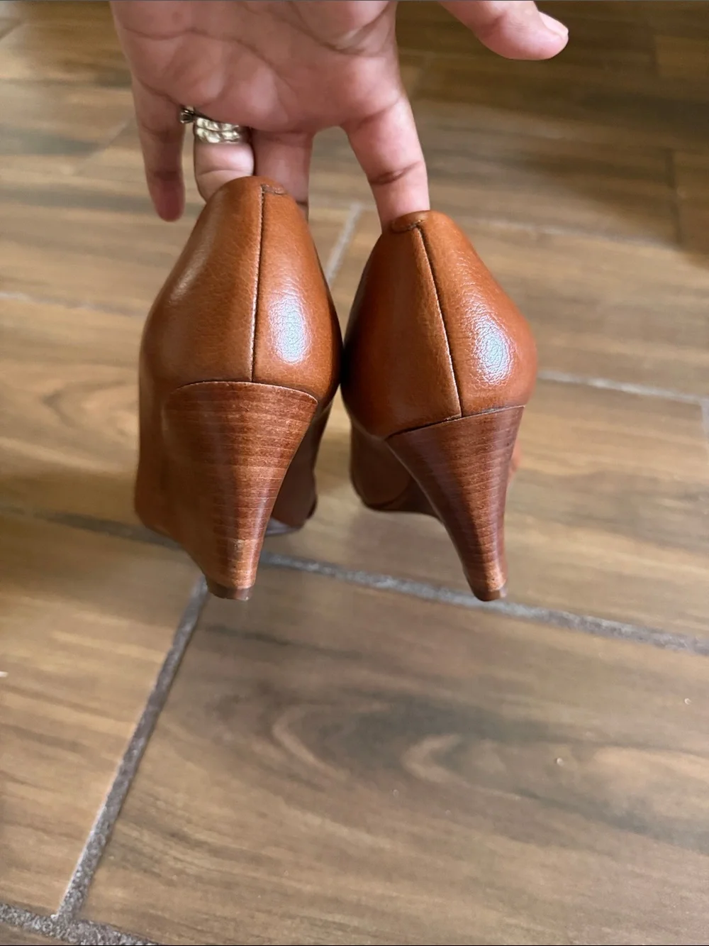 Tory Burch gigi wedges Cognac Leather Logo-Accent shoes
